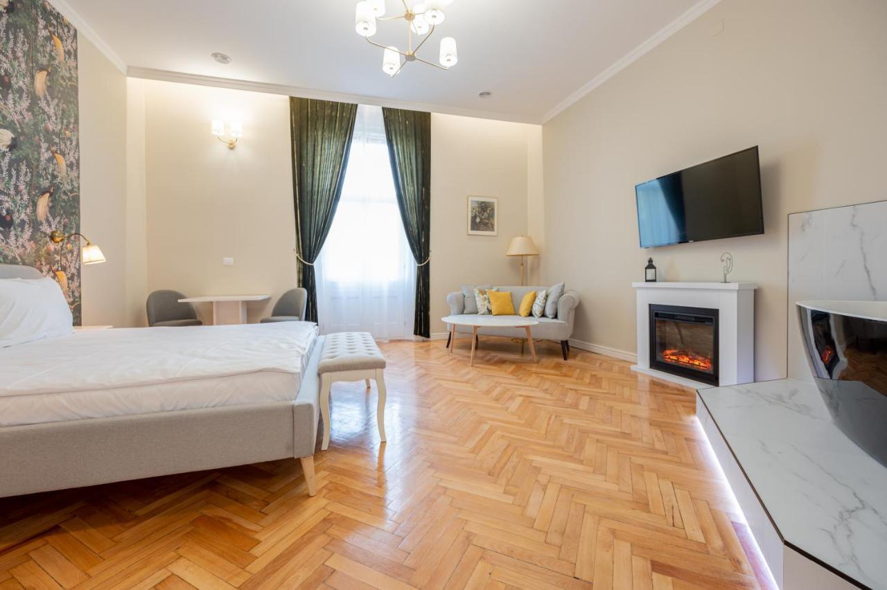 Central Park Apartments Орадеа Екстериор снимка