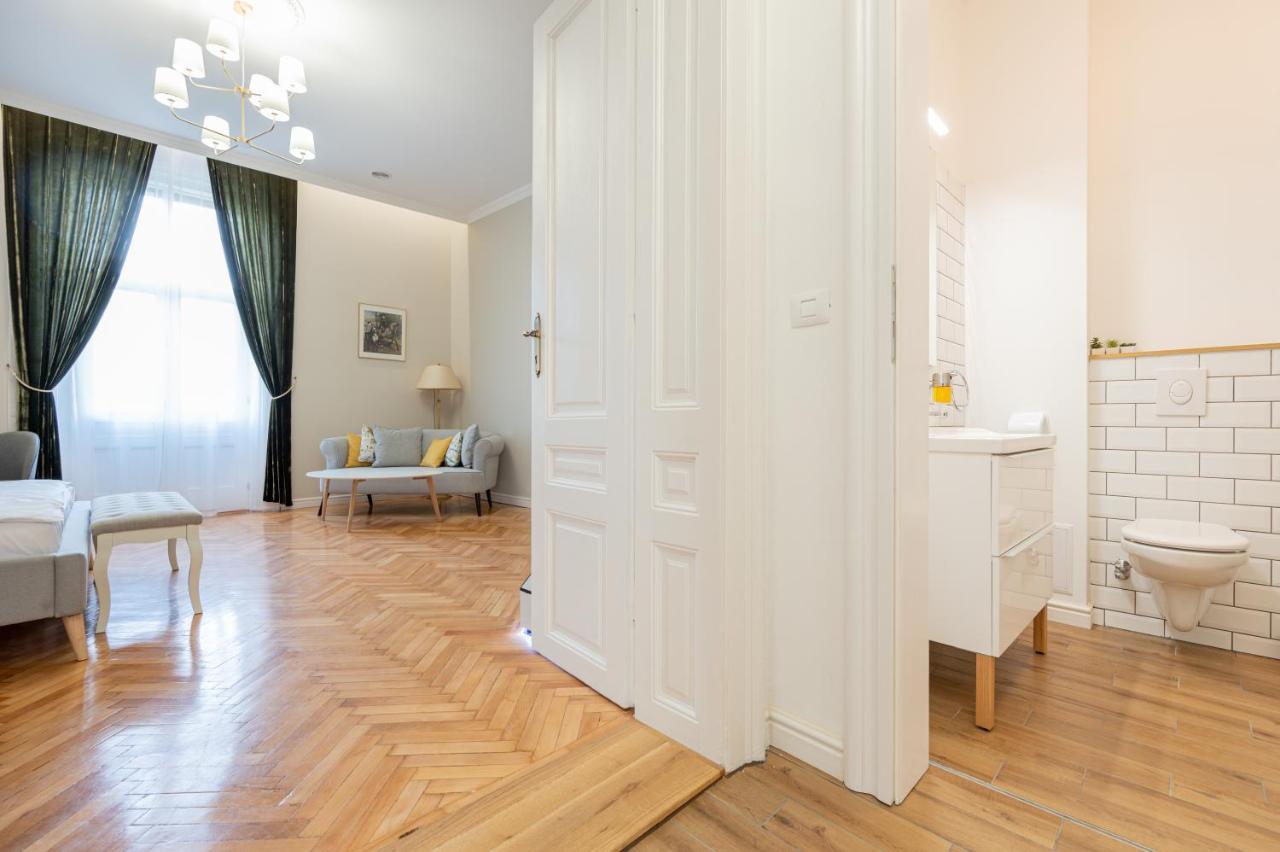 Central Park Apartments Орадеа Екстериор снимка