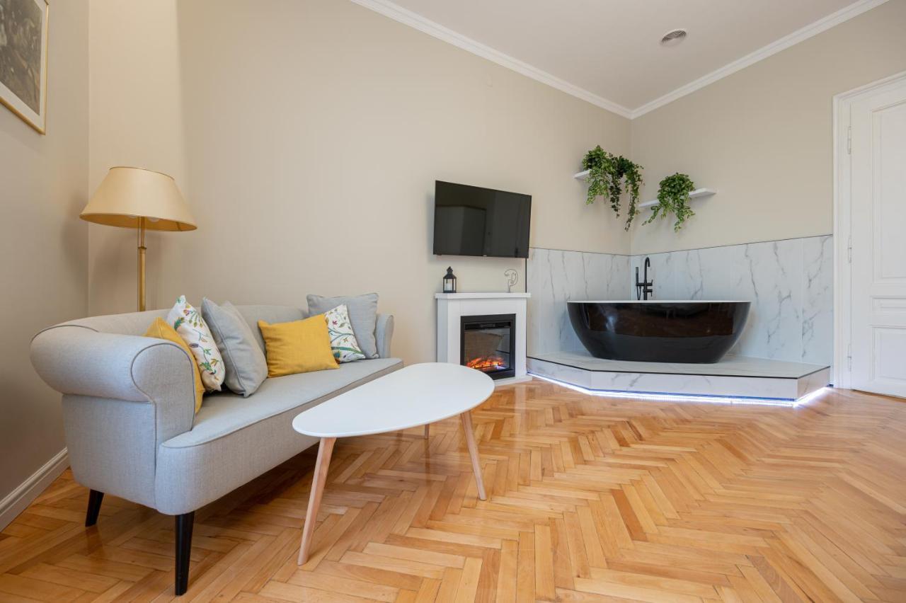 Central Park Apartments Орадеа Екстериор снимка