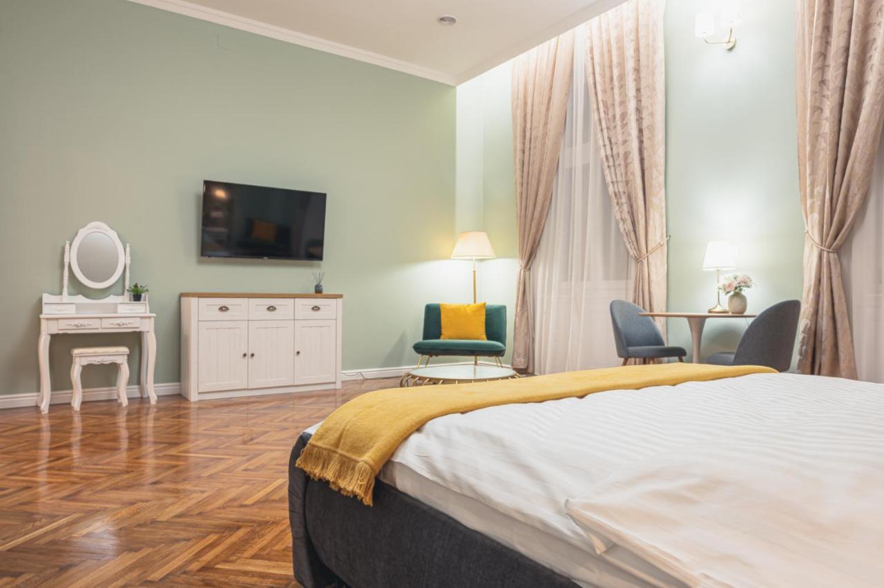 Central Park Apartments Орадеа Екстериор снимка