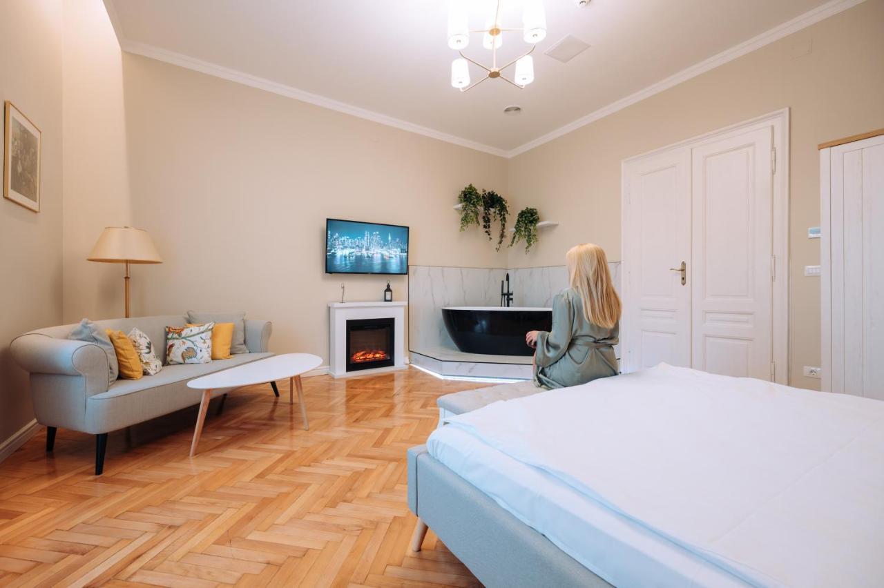 Central Park Apartments Орадеа Екстериор снимка