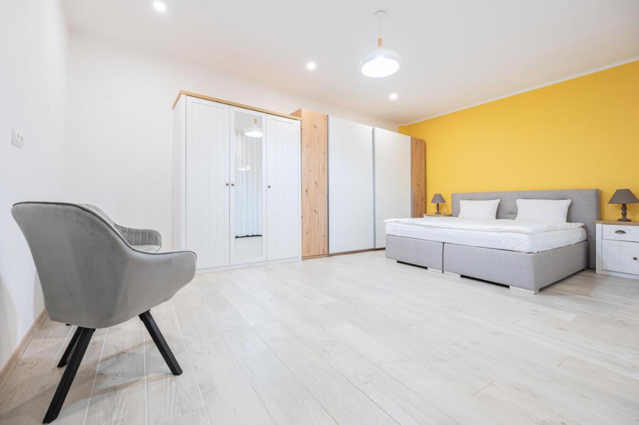 Central Park Apartments Орадеа Екстериор снимка